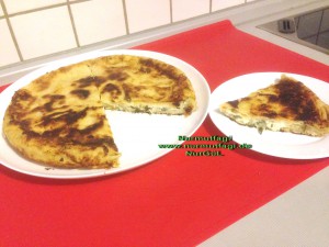 tava böregi,  yufkadan peynirli tava börek