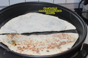 ispanakli gözleme, pizza pan tavada