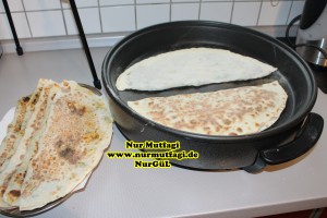 ispanakli gözleme, pizza pan tavada