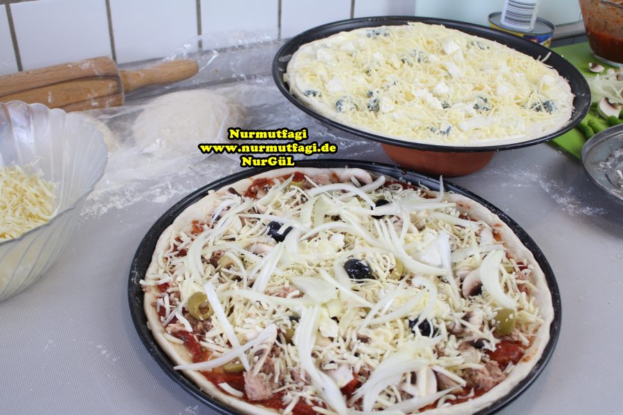 4 peynirli pizza 2 cesit pizza tarifi (4)