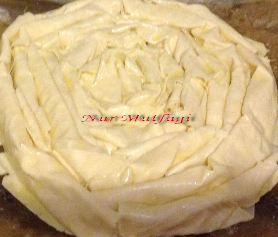 Yufkadan kol böreği Gül Böregi tarifi Nur Mutfağı