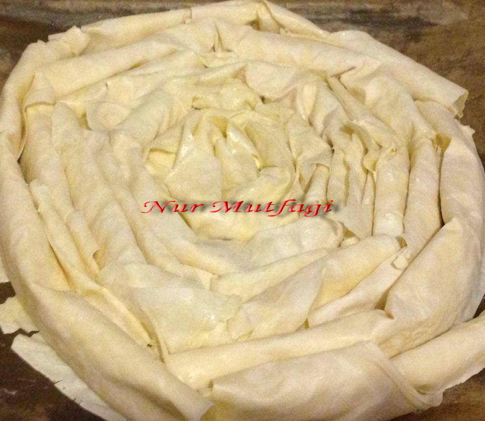 Yufkadan kol böreği Gül Böregi tarifi Nur Mutfağı
