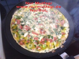 omlet sucuklu, soganli sütlü peynirli (8)