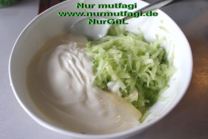 yogurtlu salatalik cacik (1)