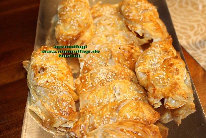 Midye Börek Baklavalik yufkadan Peynirli citir midye böregi Nur Mutfağı