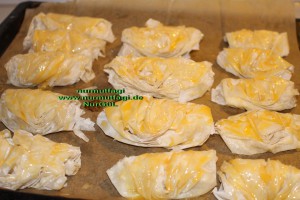 midye börek baklavalik hamurdan peynirli midye böregi (11)