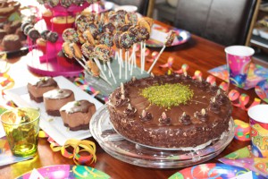 dogum günü masasi, dogumgünü menüsü, party, muffin, pasta, cakepop, topkek, donuts, mousse