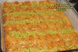 fistikli baklava, cevizli baklava, hazir yufka ile baklava nasil yapilir, citir baklava tarifi (35)