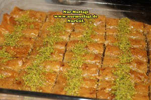 fistikli baklava, cevizli baklava, hazir yufka ile baklava nasil yapilir, citir baklava tarifi (38)