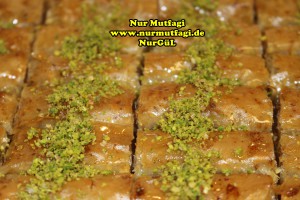 fistikli baklava, cevizli baklava, hazir yufka ile baklava nasil yapilir, citir baklava tarifi (42)