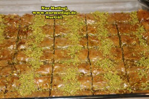 fistikli baklava, cevizli baklava, hazir yufka ile baklava nasil yapilir, citir baklava tarifi (43)
