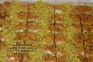 fistikli baklava, cevizli baklava, hazir yufka ile baklava nasil yapilir, citir baklava tarifi (45)