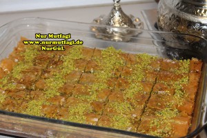 fistikli baklava, cevizli baklava, hazir yufka ile baklava nasil yapilir, citir baklava tarifi (47)