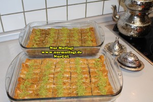 fistikli baklava, cevizli baklava, hazir yufka ile baklava nasil yapilir, citir baklava tarifi (50)