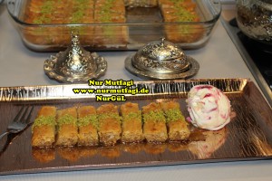 fistikli baklava, cevizli baklava, hazir yufka ile baklava nasil yapilir, citir baklava tarifi (51)