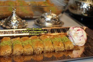 fistikli baklava, cevizli baklava, hazir yufka ile baklava nasil yapilir, citir baklava tarifi (53)