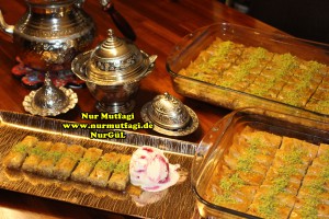 fistikli baklava, cevizli baklava, hazir yufka ile baklava nasil yapilir, citir baklava tarifi (61)