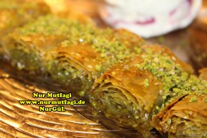 fistikli baklava, cevizli baklava, hazir yufka ile baklava nasil yapilir, citir baklava tarifi (64)