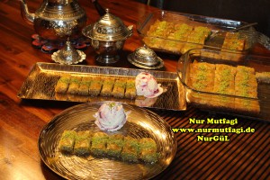 fistikli baklava, cevizli baklava, hazir yufka ile baklava nasil yapilir, citir baklava tarifi (65)