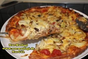 pizza iki cesit tonno sucuklu pizza tarifi (2)