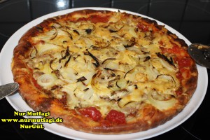 pizza iki cesit tonno sucuklu pizza tarifi (4)