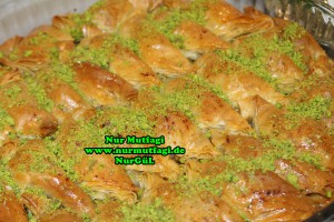 Söbiyet tatlisi - fistikli söbiyet baklava tarifi - el acma söbiyet nasil yapilir tarifi (37)