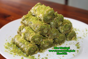 fistikli sarma - antep fistikli dolama - fistikli dürüm baklava tarifi (45)