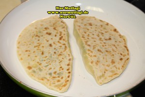 mayasiz ekmek tavada mayasiz peynirli gözleme tarifi (4)