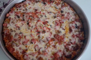 pizza sosisli pizza tarifi (1)