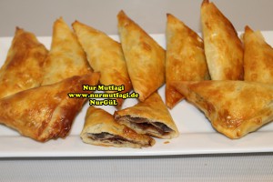 ücgen citir börek - peynirli ücgen börek - nutellali citir börek tarifi  (34)