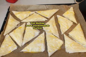 ücgen citir börek - peynirli ücgen börek - nutellali citir börek tarifi  (7)