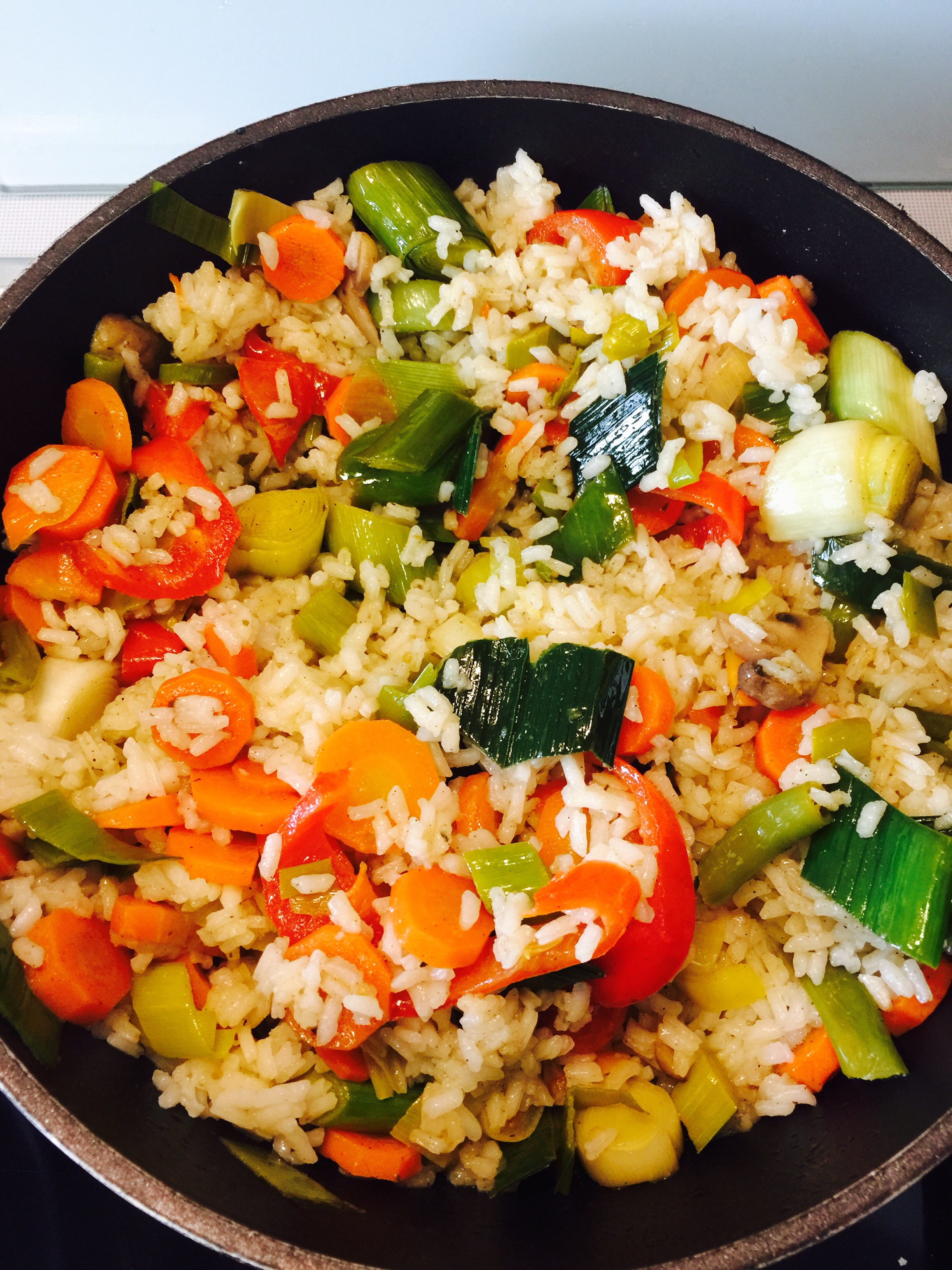 Sebzeli pilav tarifi – gebratene Reis mit Gemüse – Nur Mutfağı