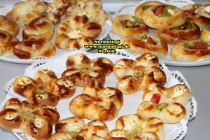 k-cicek pogaca, gül pogaca, pizza pogaca, karniyarik pogaca, bir hamurdan 6 cesit pogaca tarifi (68)