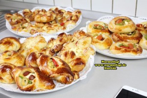 k-cicek pogaca, gül pogaca, pizza pogaca, karniyarik pogaca, bir hamurdan 6 cesit pogaca tarifi (74)