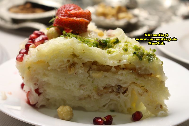 güllac nasil yapilir, ramazan tatlisi güllac tarifi, sütlü tatli (28)