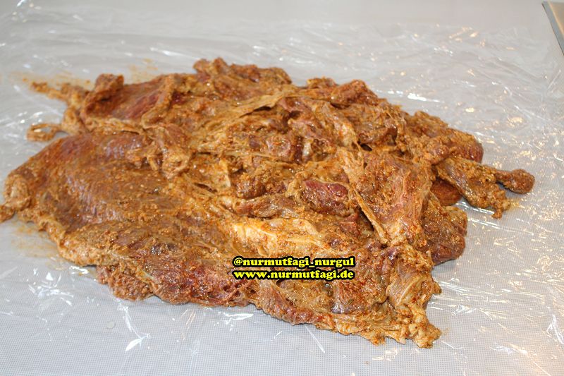 ev yapimi tavuk döneri, ev yapimi et döneri tarifi, döner sosu (14