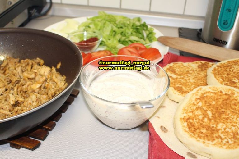3 tarif birarada, Ev yapimi Tavuk Döneri, Döner ekmegi, Yogurtlu Döner sosu nasil yapilir tarifi