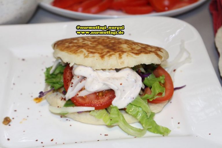 3 tarif birarada, Ev yapimi Tavuk Döneri, Döner ekmegi, Yogurtlu Döner sosu nasil yapilir tarifi