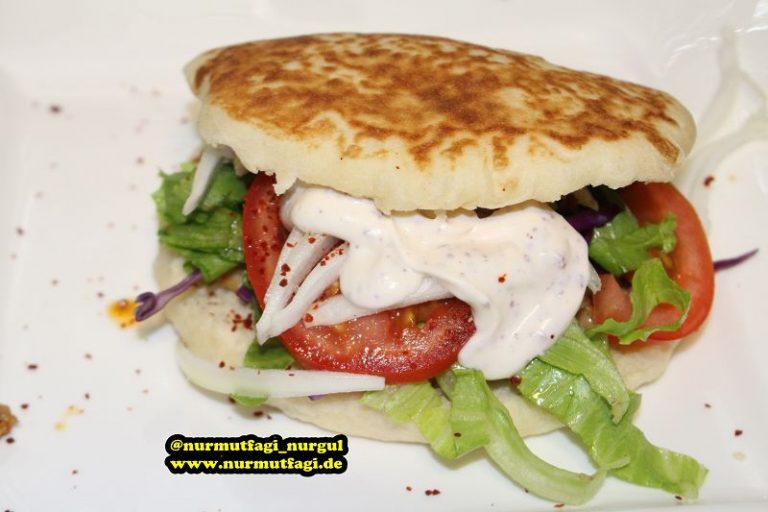 3 tarif birarada, Ev yapimi Tavuk Döneri, Döner ekmegi, Yogurtlu Döner sosu nasil yapilir tarifi