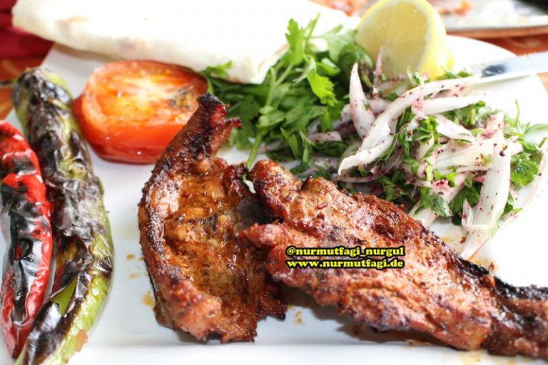 Mangal yapmak icin Kuzu eti nasil marine edilir? Mangalda terbiyelenmis