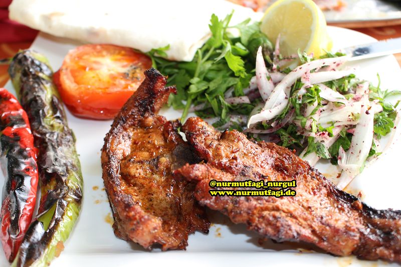 Mangal yapmak icin Kuzu eti nasil marine edilir? Mangalda terbiyelenmis
