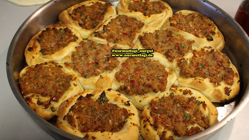 hatay mutfagindan kaytaz böregi tarifi, biberli ekmek tarifi, antakya mutfagi (44)