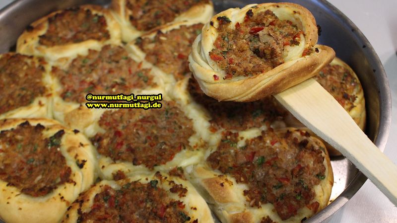 hatay mutfagindan kaytaz böregi tarifi, biberli ekmek tarifi, antakya mutfagi (45)