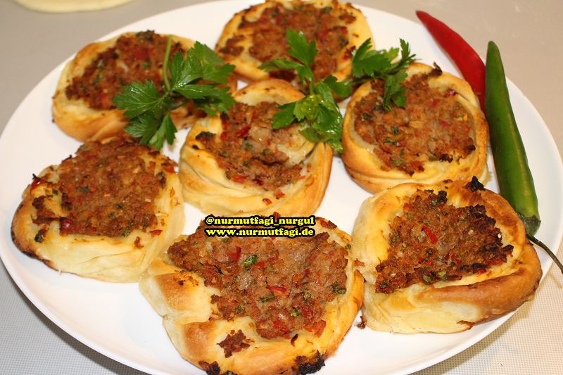 hatay mutfagindan kaytaz böregi tarifi, biberli ekmek tarifi, antakya mutfagi (50)