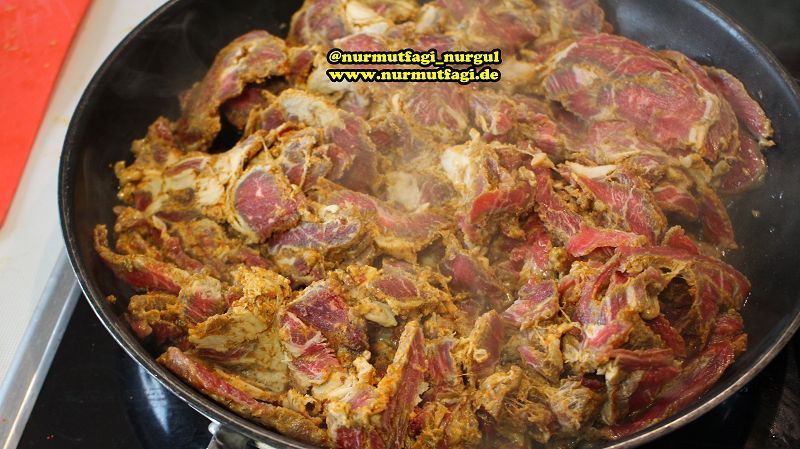 yaprak et döner nasil yapilir tarifi, et döneri tarifi, döner tabagi