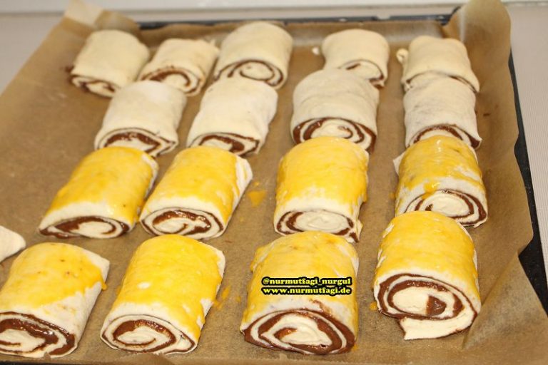 Nutellali iki Renkli Rulo Pogaca nasil yapilir tarifi Nur Mutfağı