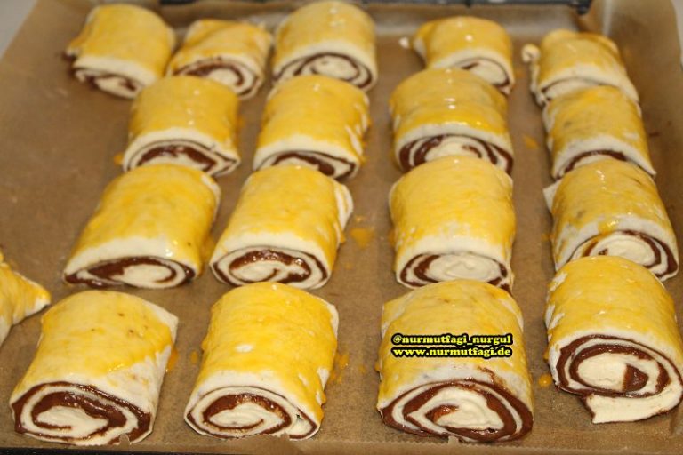 Nutellali iki Renkli Rulo Pogaca nasil yapilir tarifi Nur Mutfağı