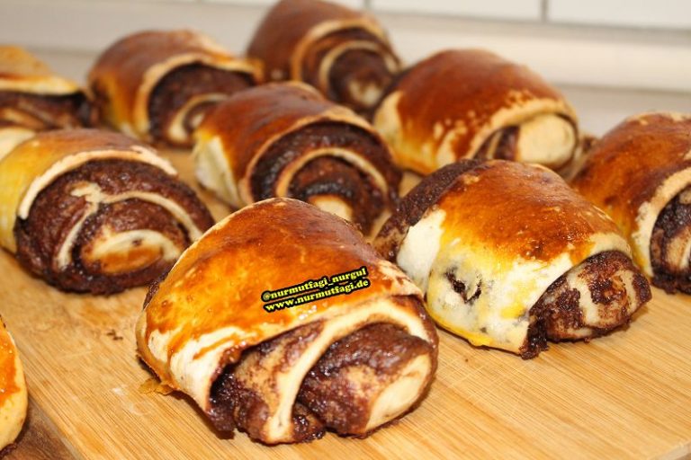 Nutellali iki Renkli Rulo Pogaca nasil yapilir tarifi Nur Mutfağı