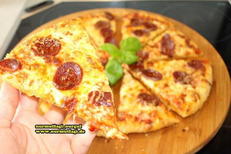 Sucuklu Pizza nasil yapilir tarifi Nur Mutfağı