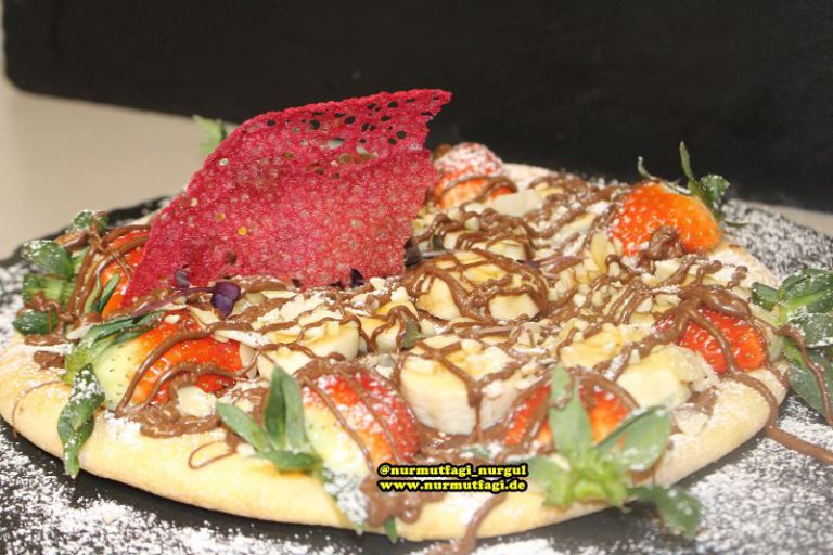 EN TATLI PİZZA 😋🍕 ÇİKOLATALI MEYVELİ PİZZA Nurmutfagi NurGüL Nur Mutfağı